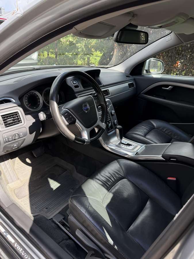 Volvo V70 2011 — photo 22