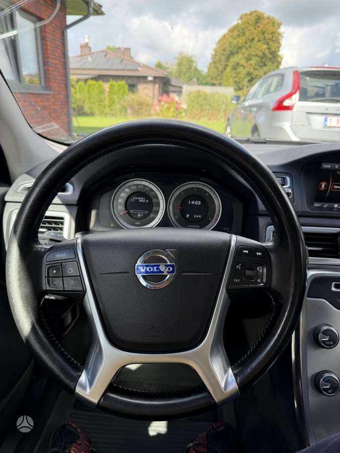 Volvo V70 2011 — photo 23