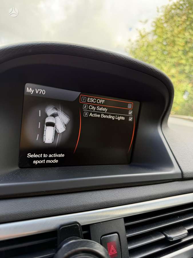 Volvo V70 2011 — photo 24