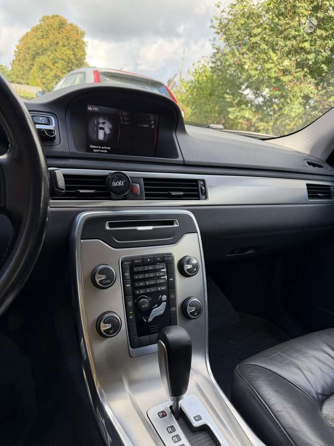 Volvo V70 2011 — photo 25