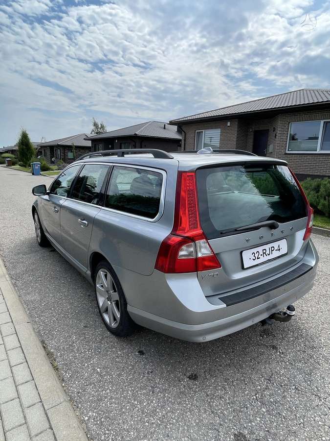 Volvo V70 2011 — photo 9