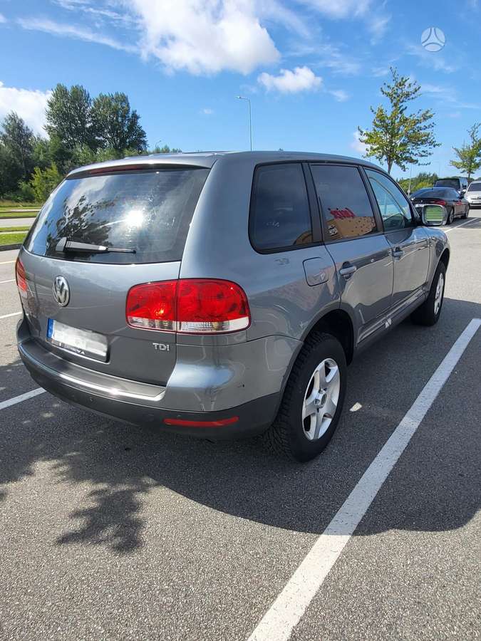 Volkswagen Touareg 2005 — rear view