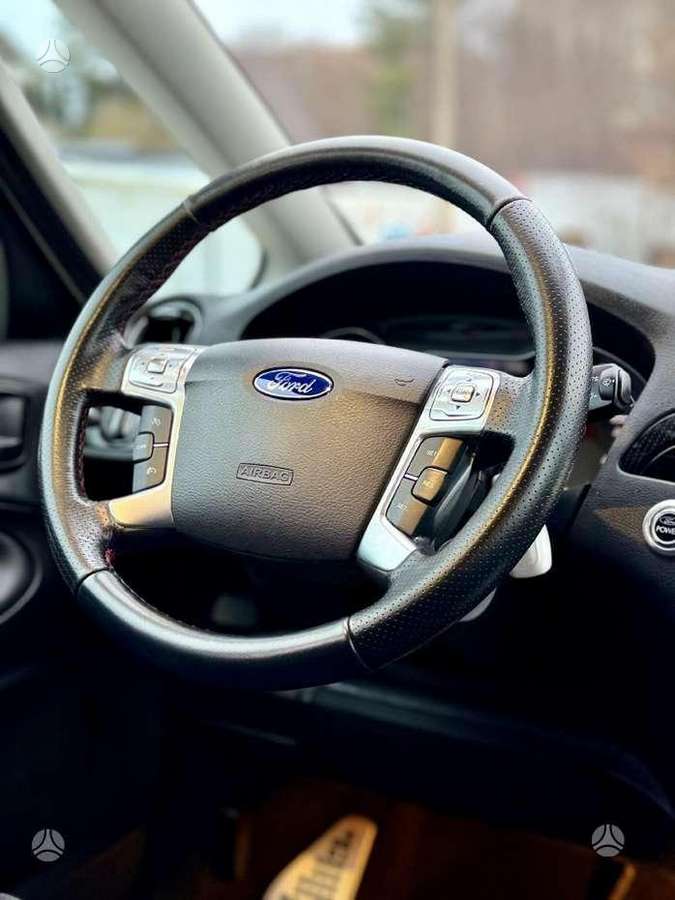 Ford S-MAX 2013 — photo 18