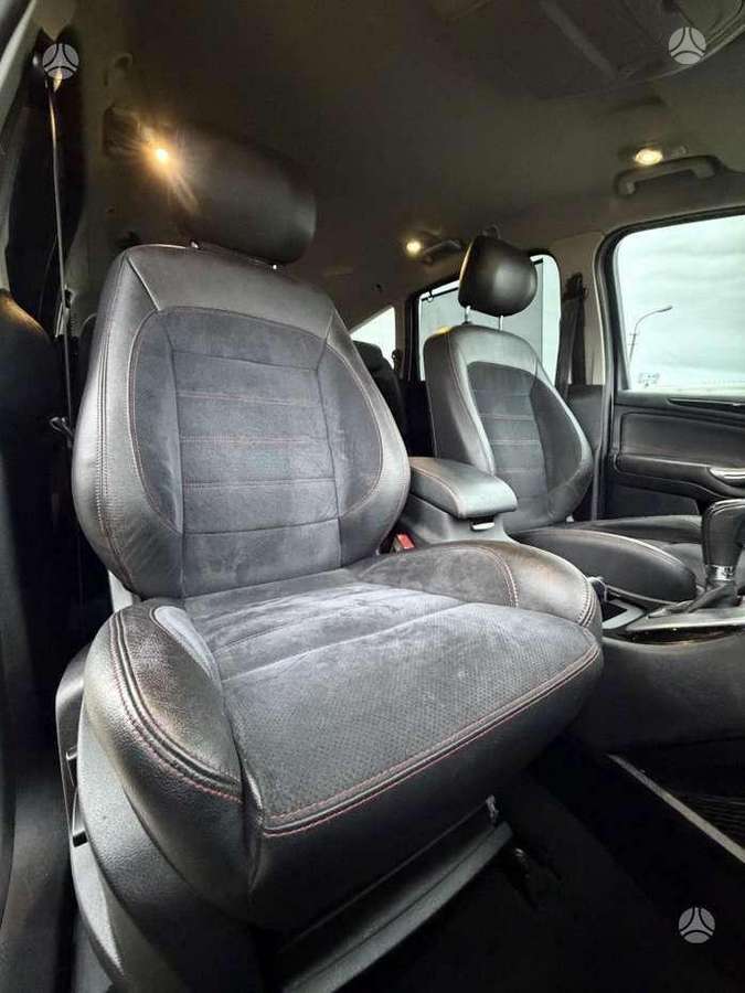 Ford S-MAX 2013 — photo 20