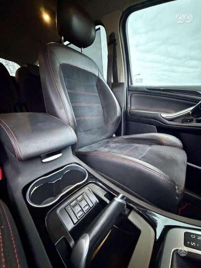 Ford S-MAX 2013 — photo 21