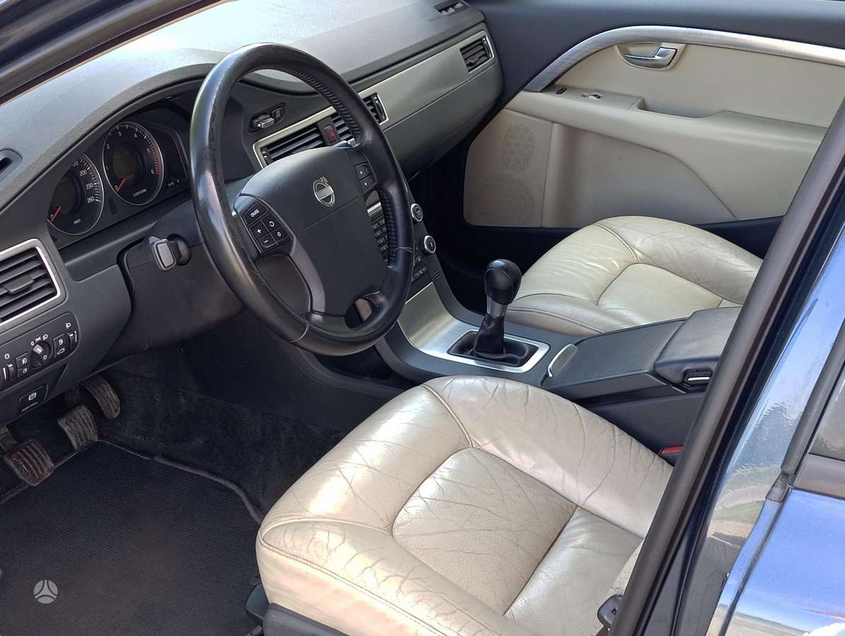 Volvo V70 2007 — photo 11