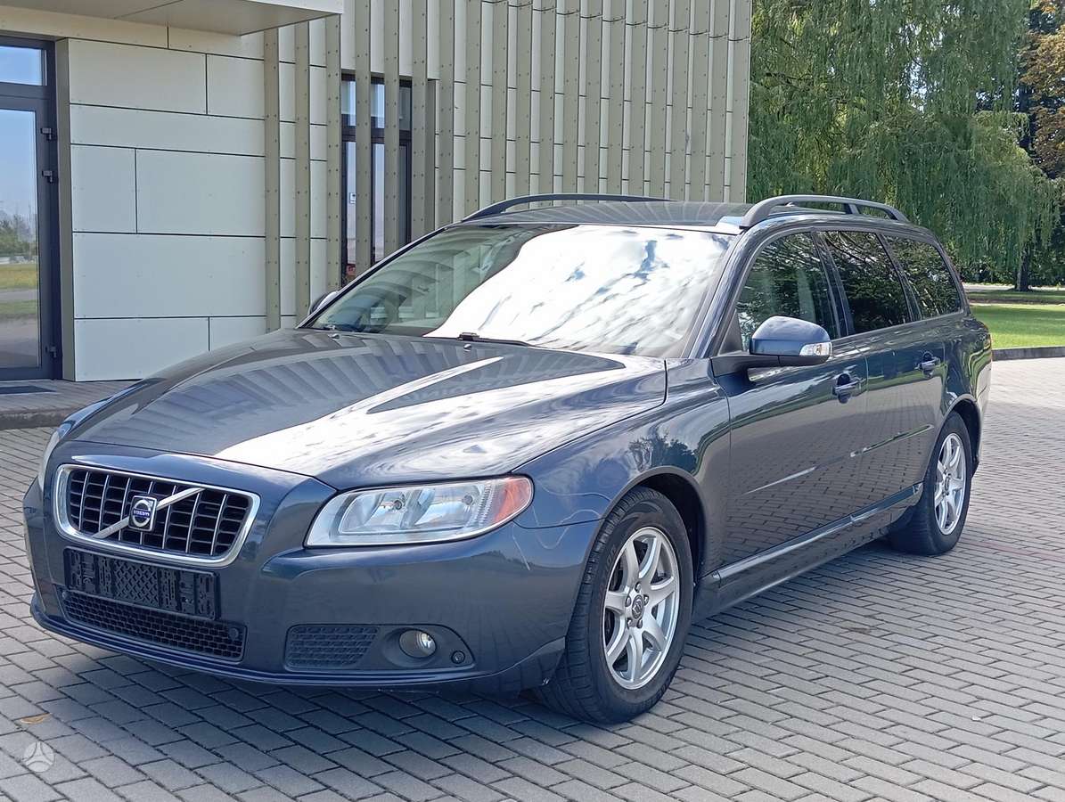 Volvo V70 2007 — rear view