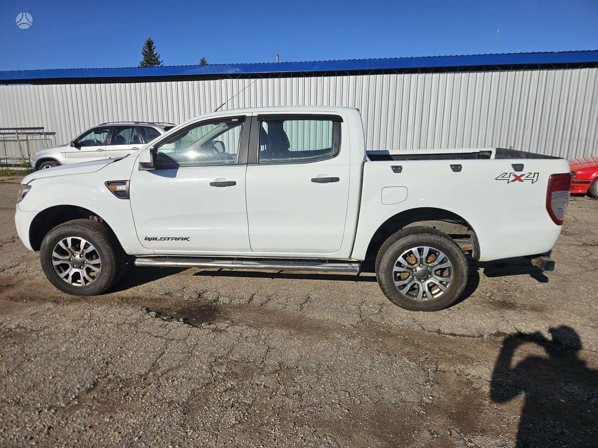 Ford Ranger 2014 — interior