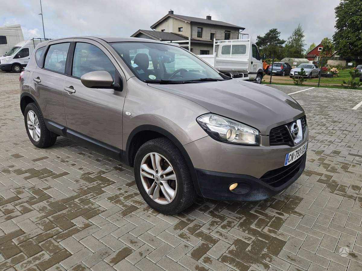 Nissan Qashqai 2011 — салон