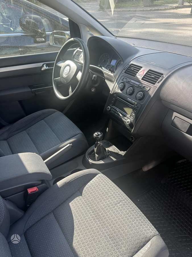 Volkswagen Touran 2006 — салон