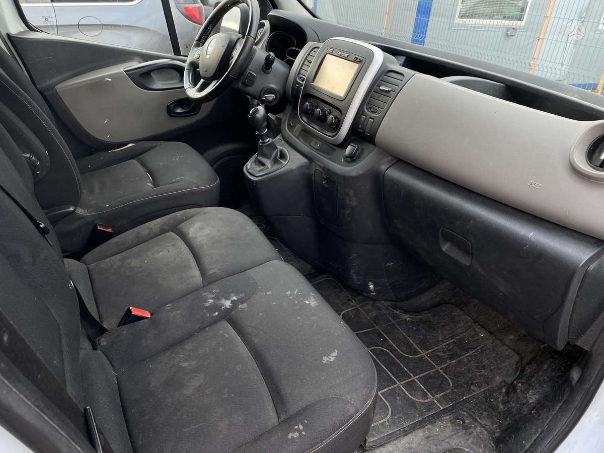 Renault Trafic 2015 — photo 11