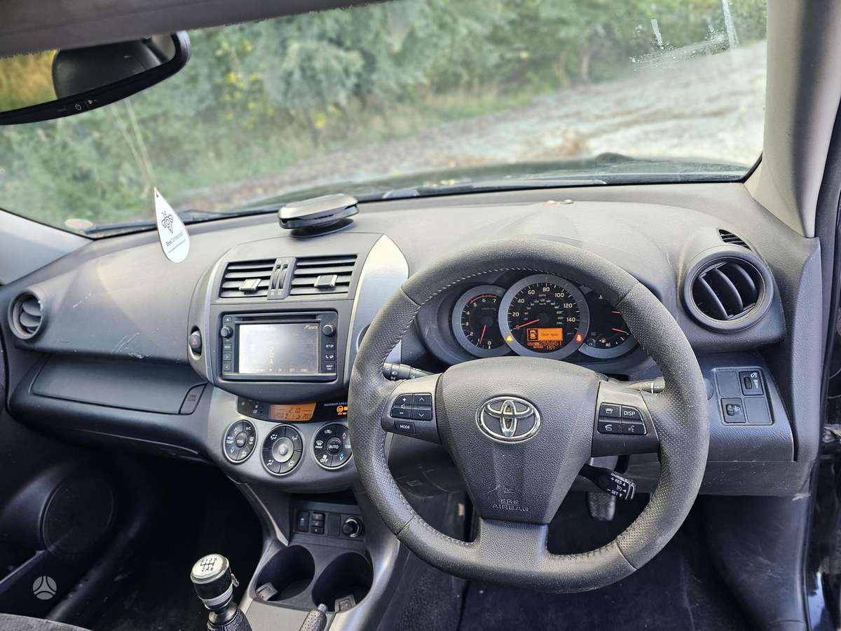 Toyota RAV4 2012 — photo 10