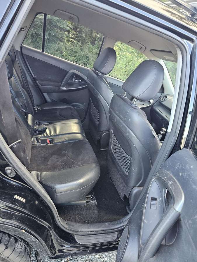 Toyota RAV4 2012 — photo 11