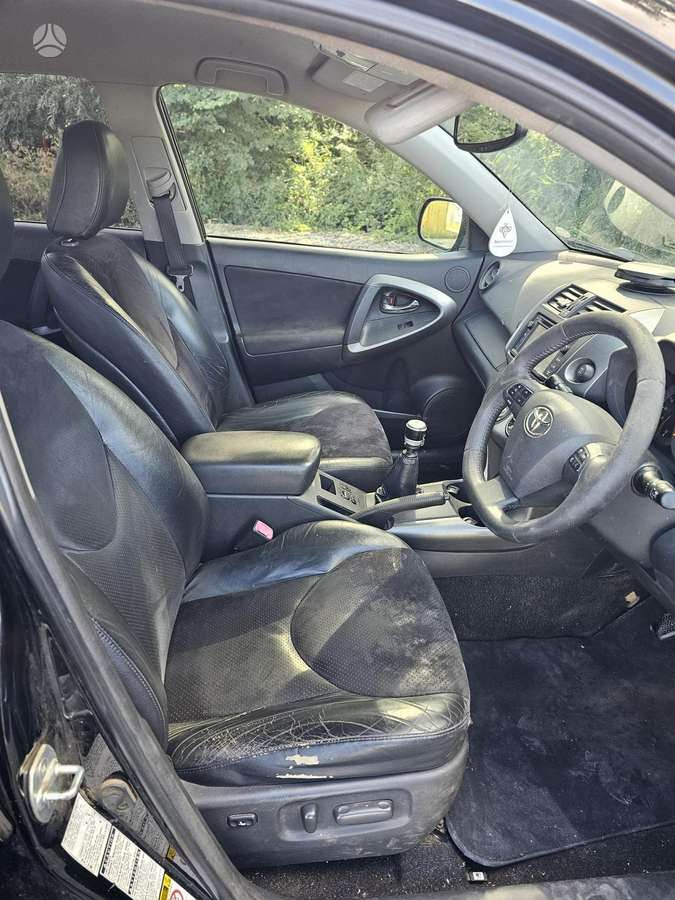 Toyota RAV4 2012 — photo 9