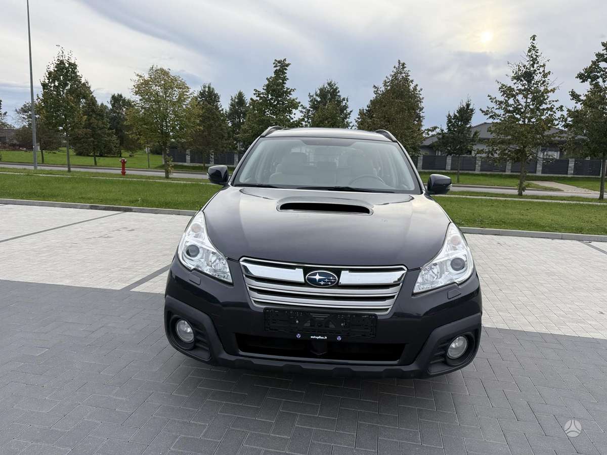 Subaru Outback 2014 — rear view