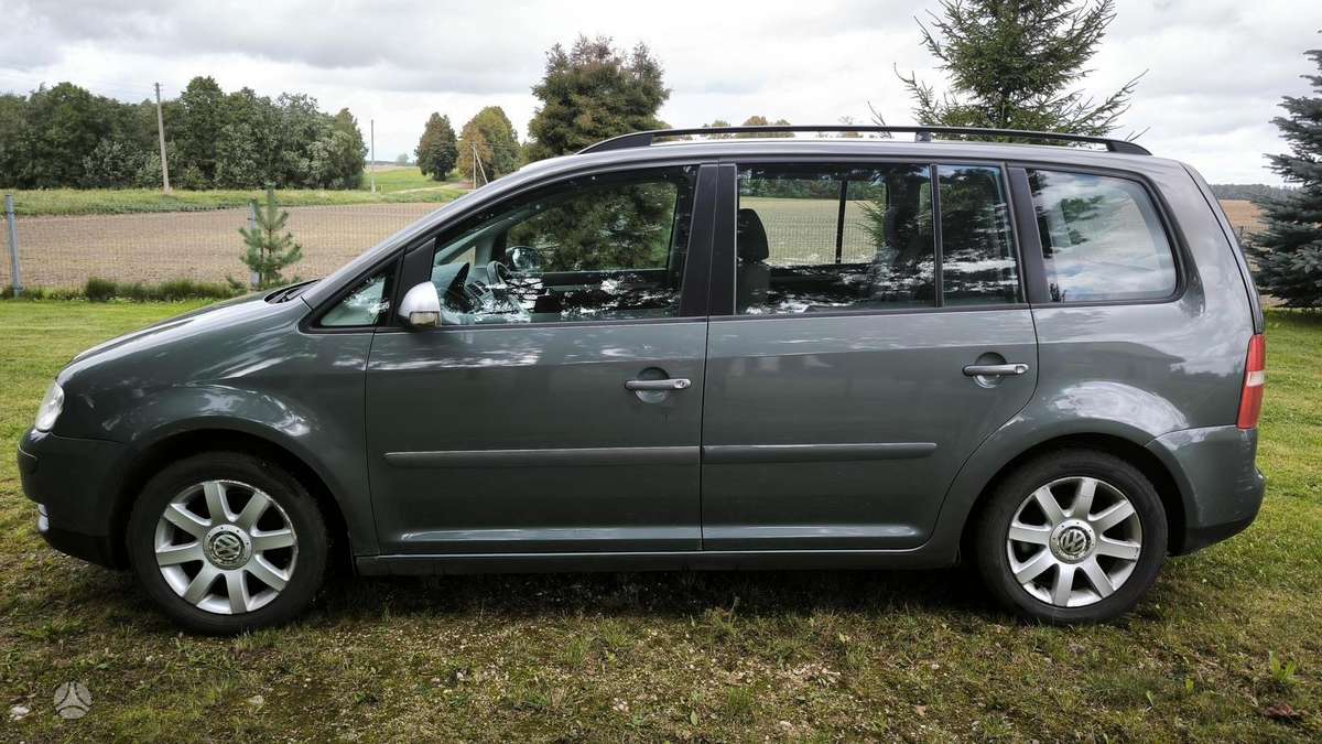 Volkswagen Touran 2006 — вигляд ззаду
