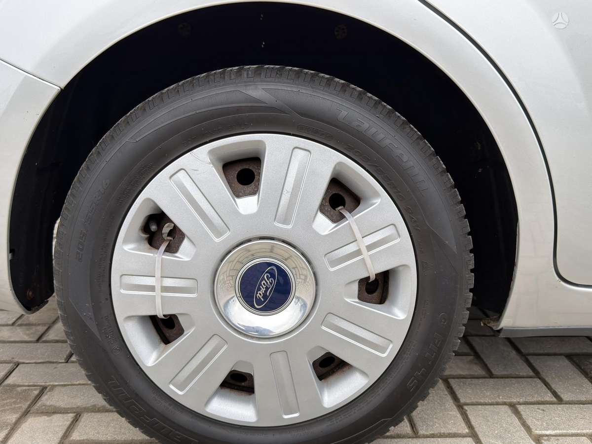Ford Focus 2009 — photo 15