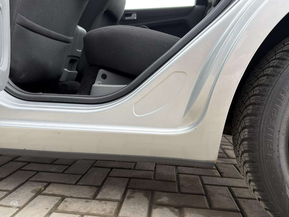 Ford Focus 2009 — photo 19