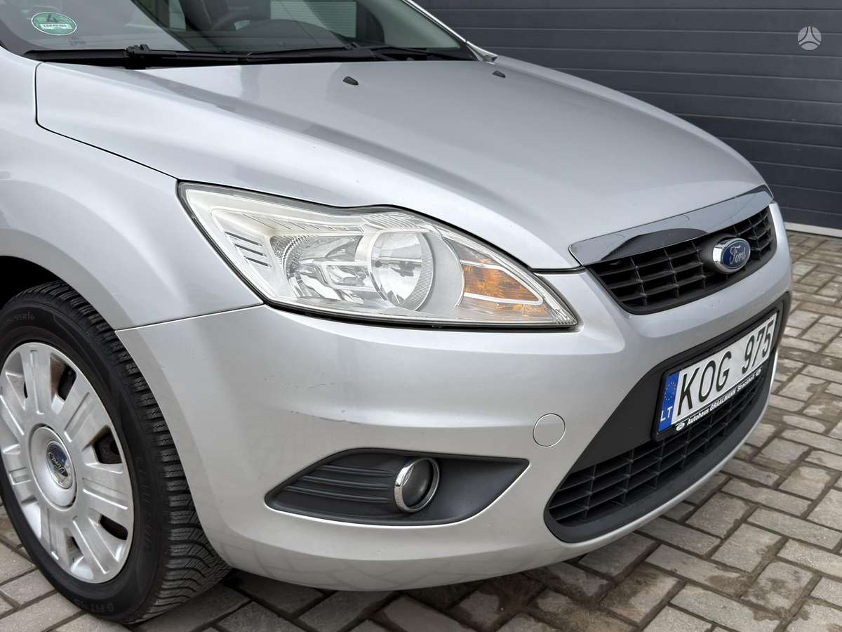 Ford Focus 2009 — rear view