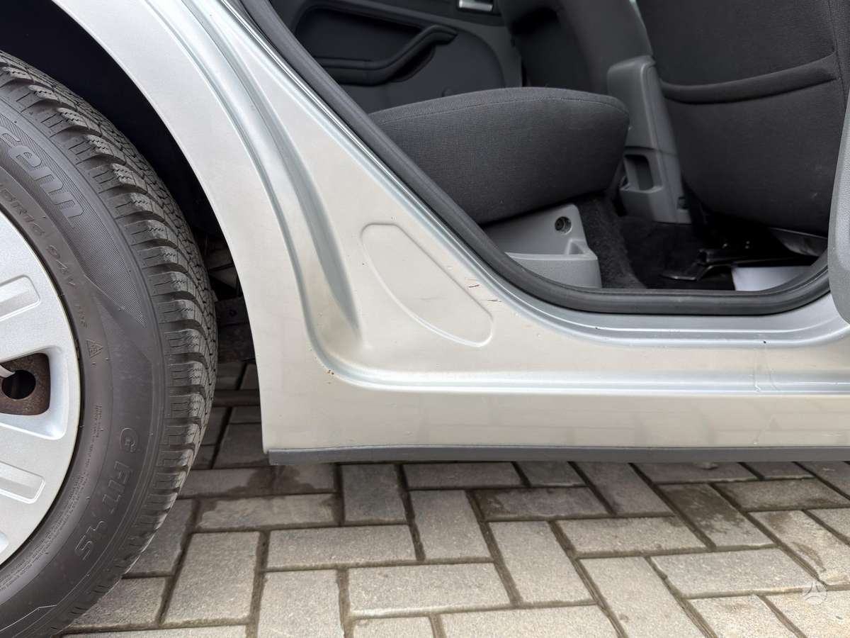 Ford Focus 2009 — photo 22