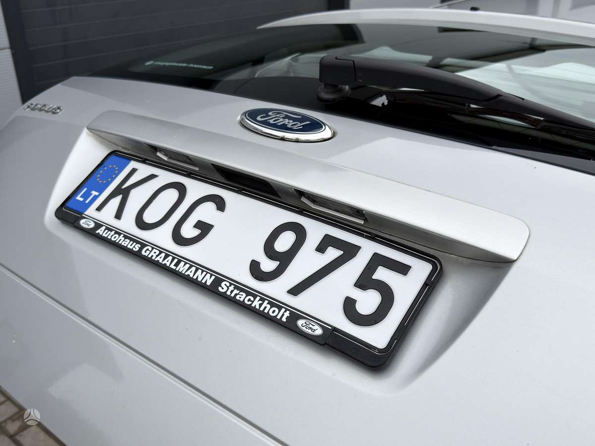 Ford Focus 2009 — photo 25