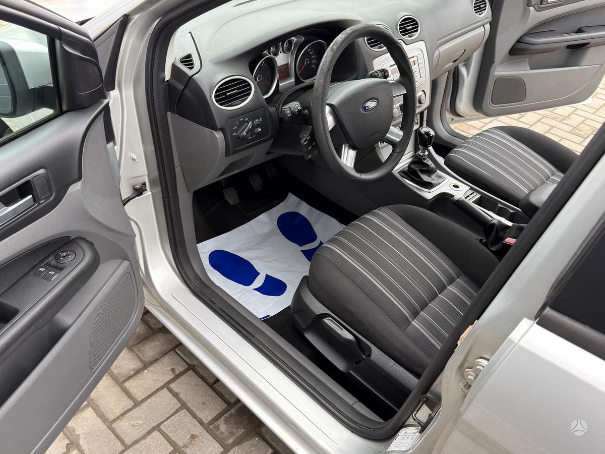 Ford Focus 2009 — photo 26