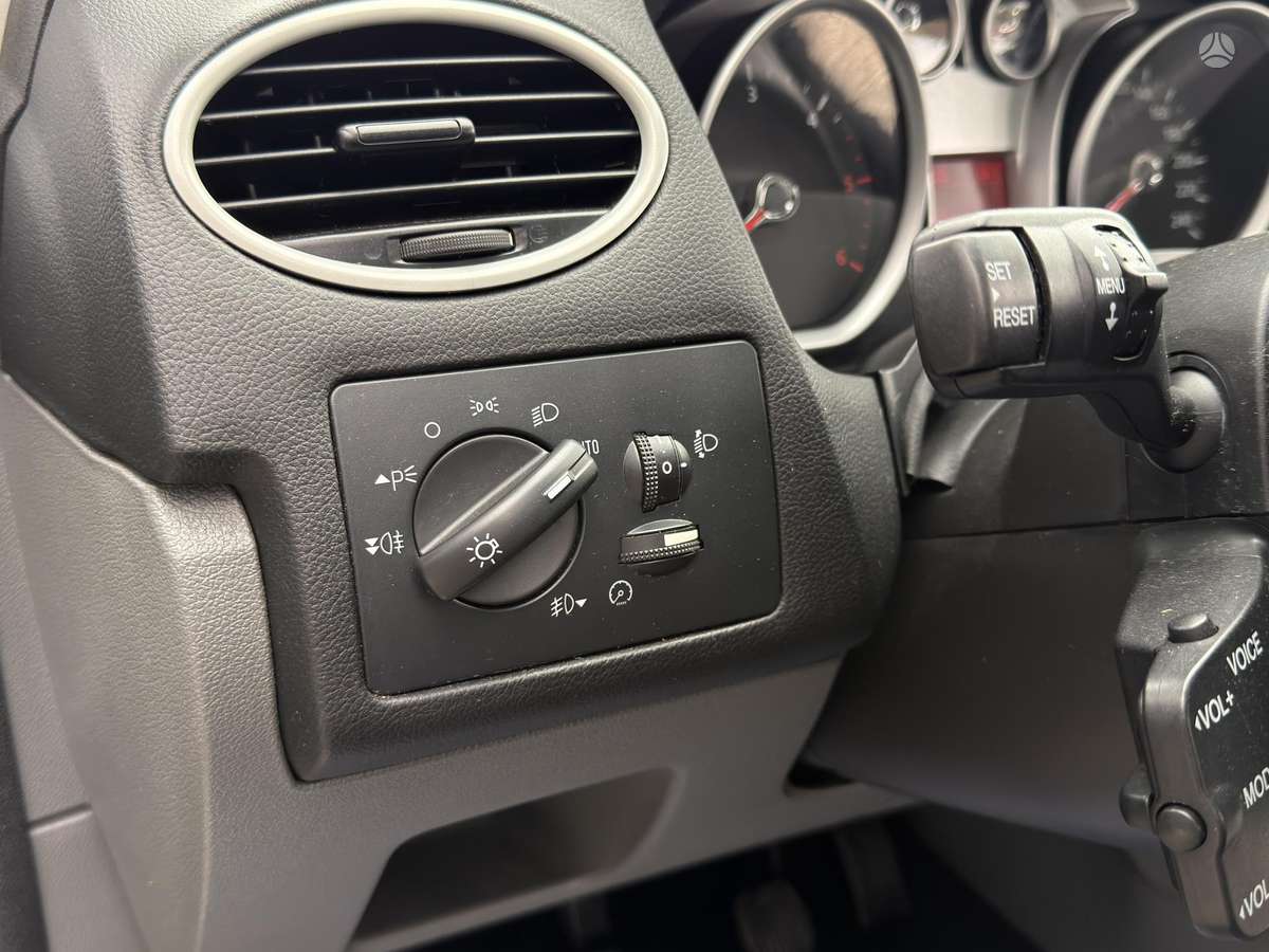 Ford Focus 2009 — photo 29