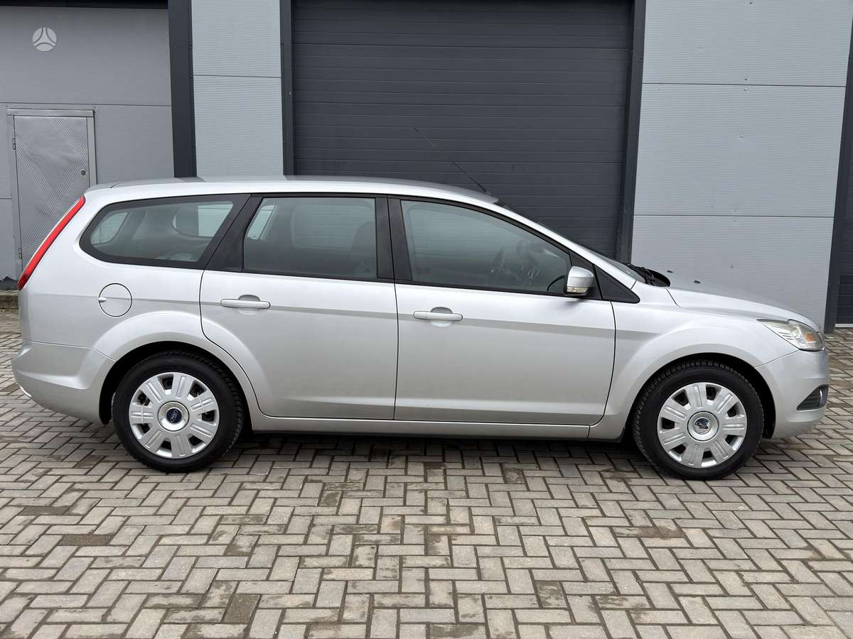 Ford Focus 2009 — interior