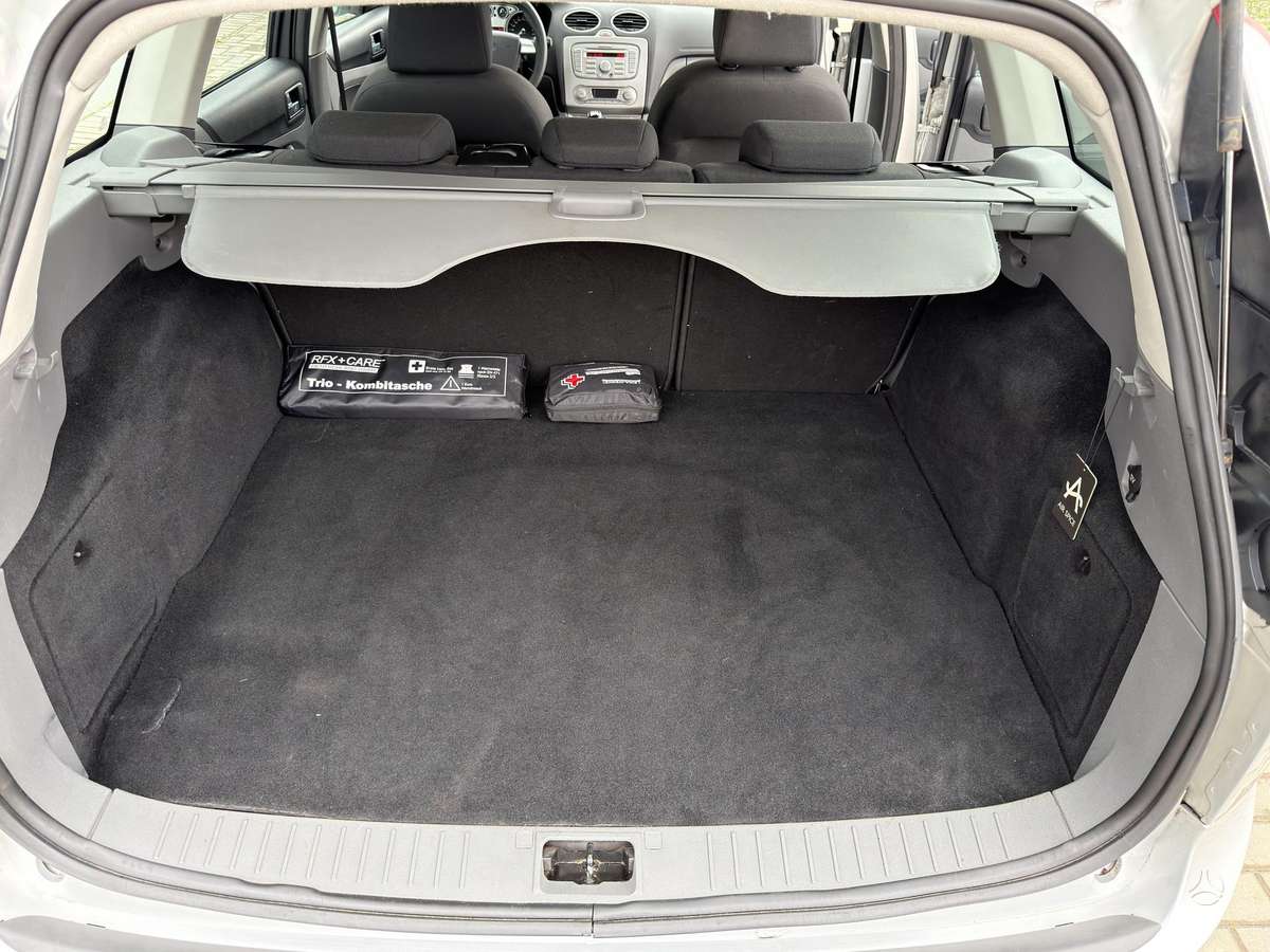 Ford Focus 2009 — photo 33