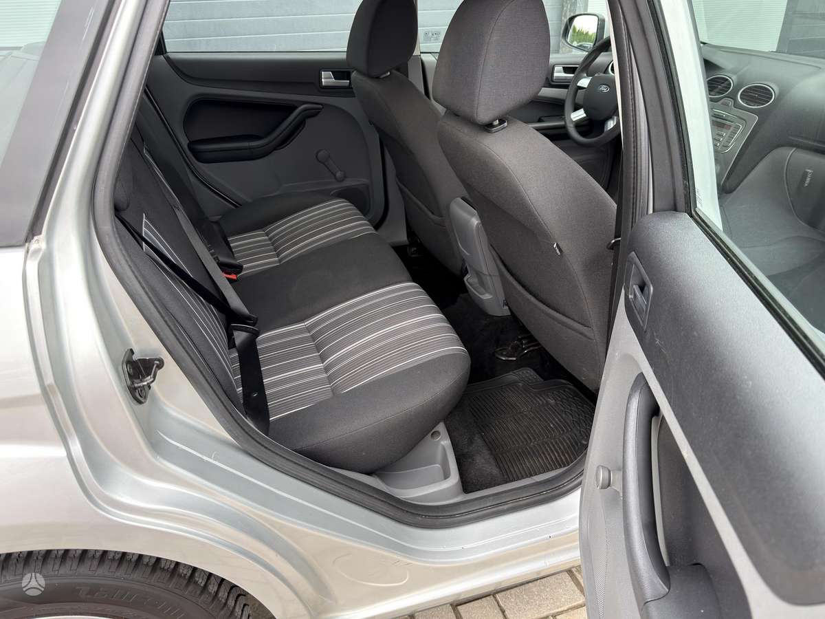 Ford Focus 2009 — photo 34