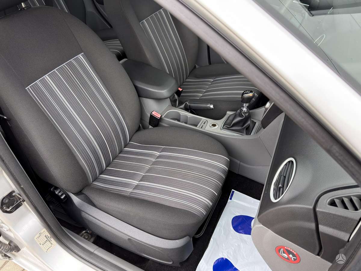 Ford Focus 2009 — photo 36
