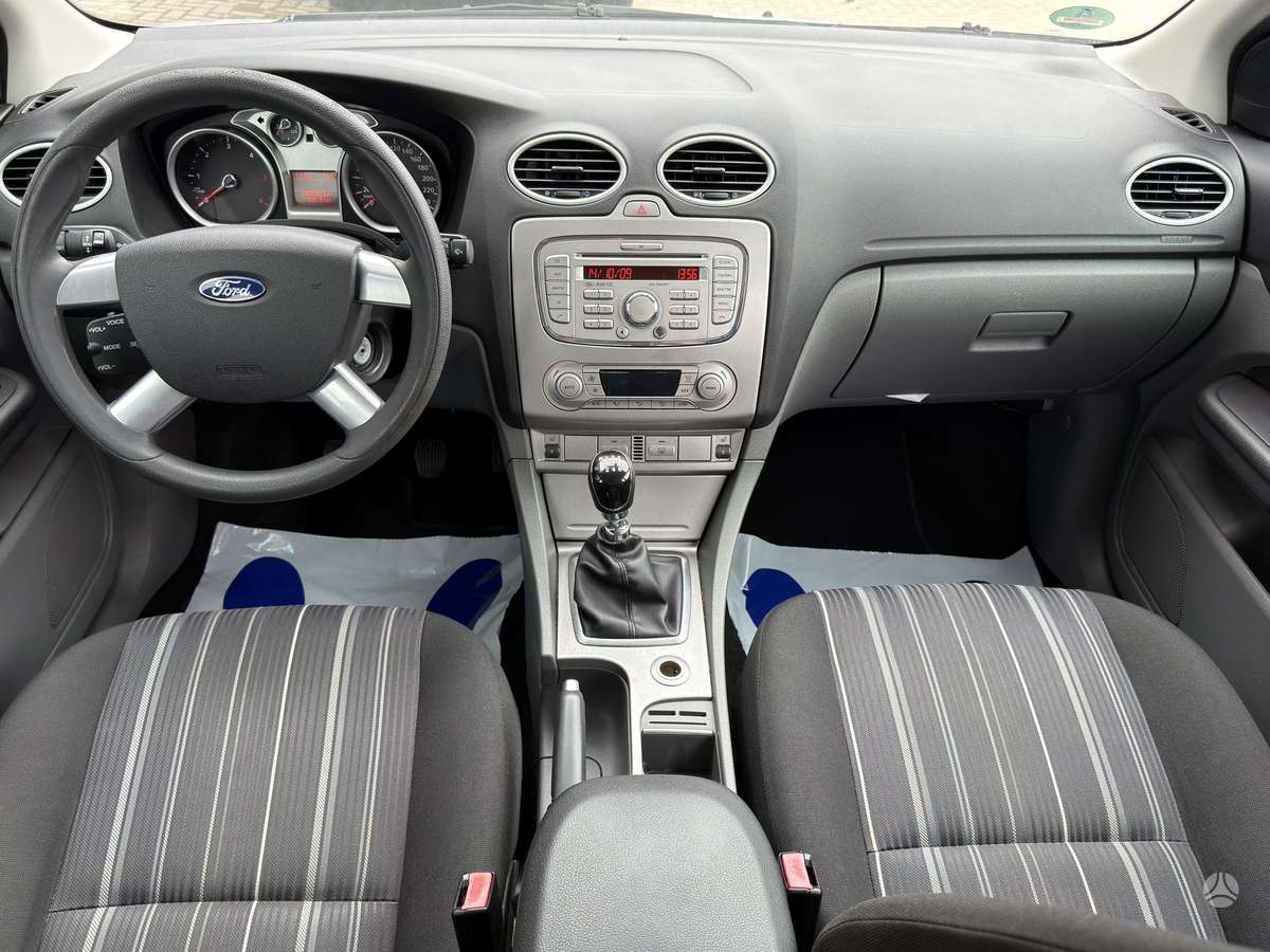 Ford Focus 2009 — photo 37