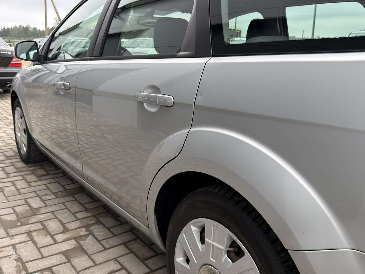 Ford Focus 2009 — photo 9
