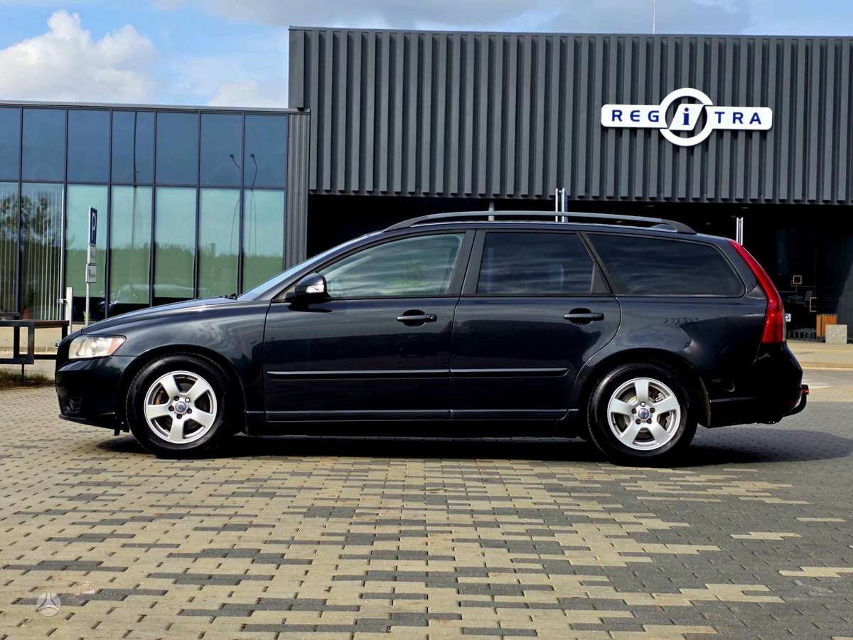 Volvo V50 2010 — photo 11