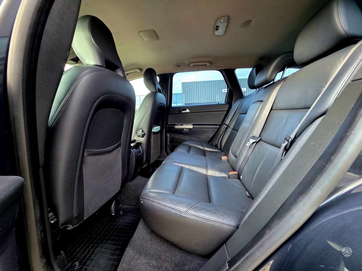 Volvo V50 2010 — photo 12