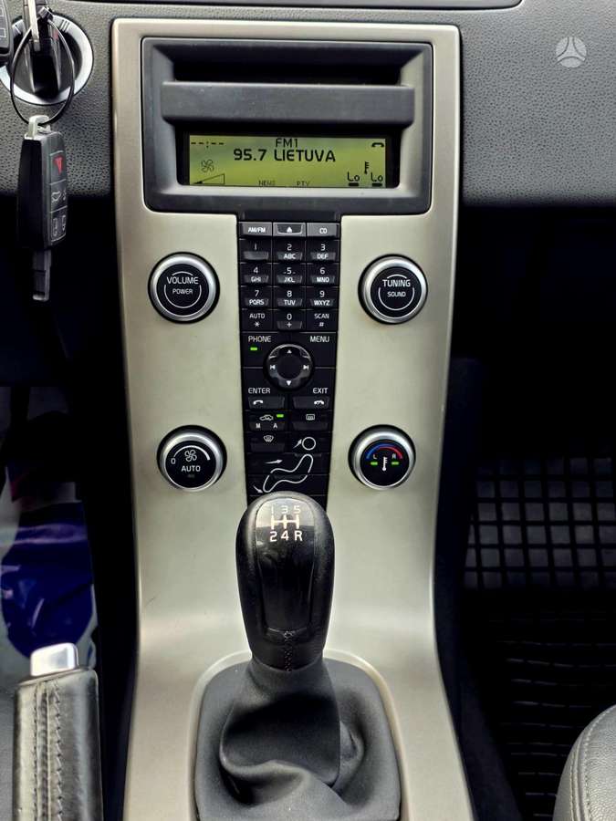 Volvo V50 2010 — photo 13