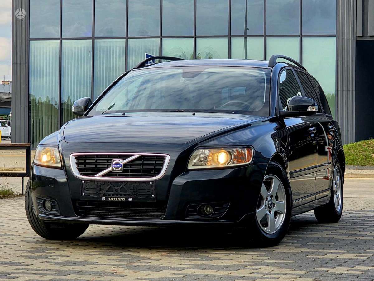 Volvo V50 2010 — photo 6