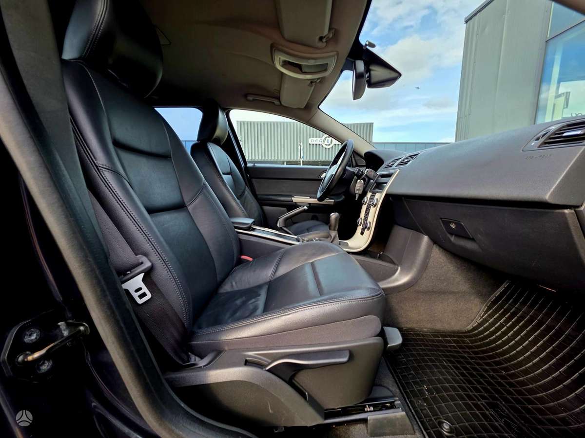 Volvo V50 2010 — photo 8