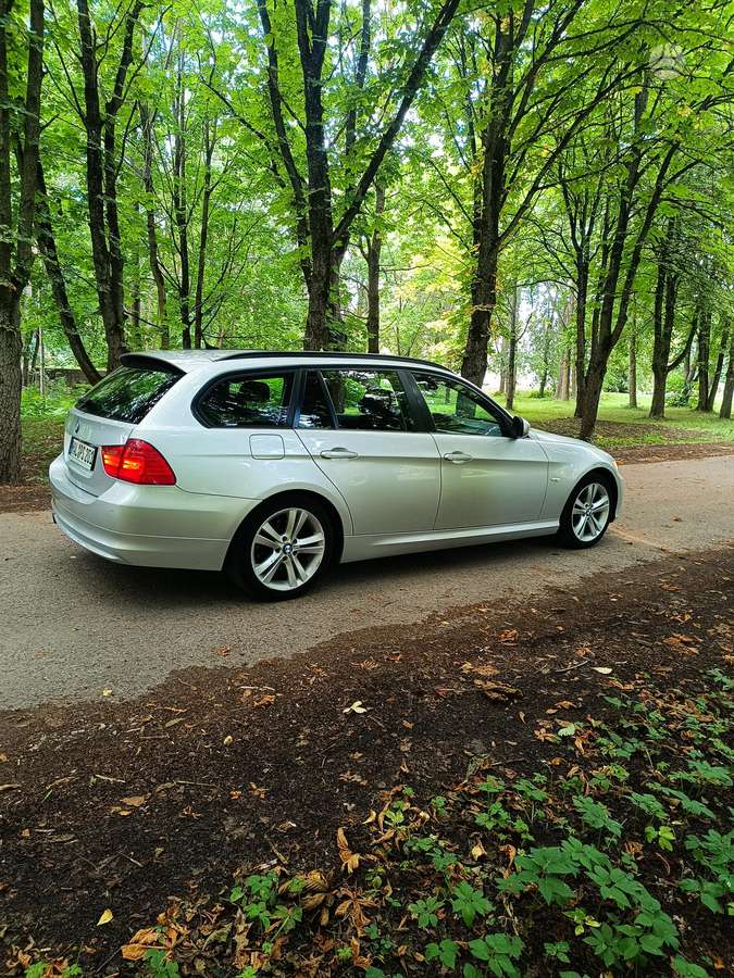BMW 320 2011 — двигун 1998 cm³, 184 HP (135kW)