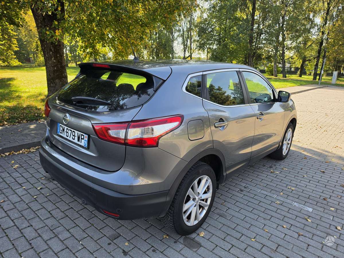 Nissan Qashqai 2015 — interior