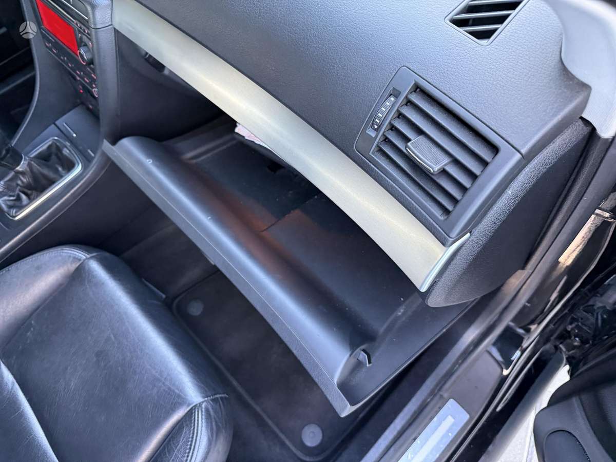 Audi A4 2006 — photo 25
