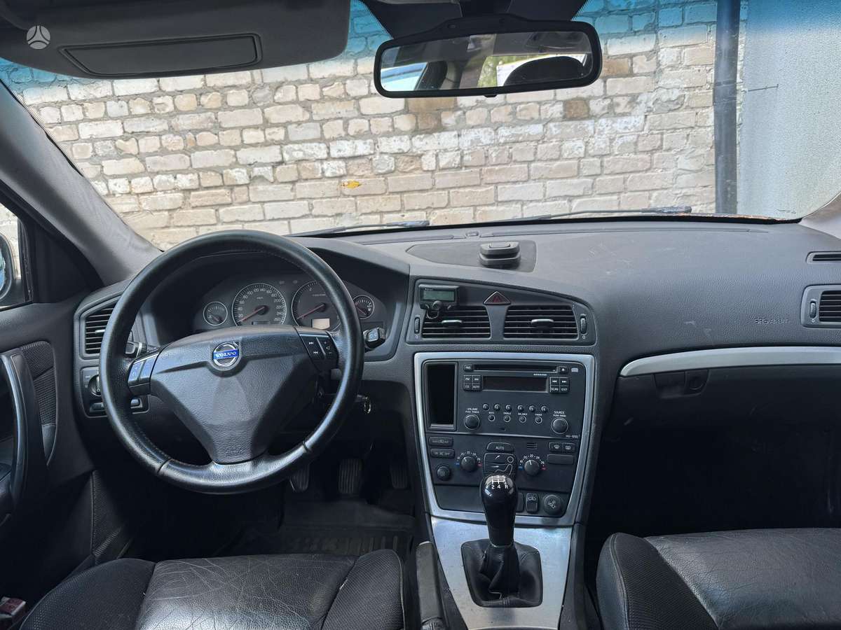 Volvo V70 2008 — rear view