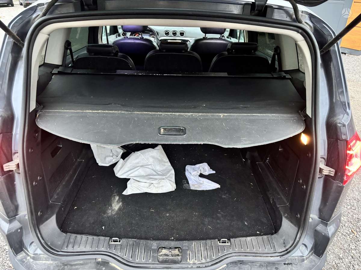Ford S-MAX 2010 — photo 11