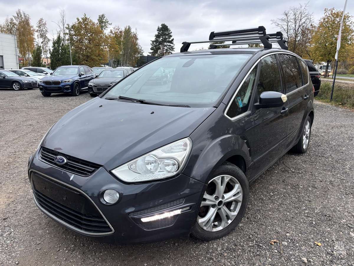 Ford S-MAX 2010 — rear view