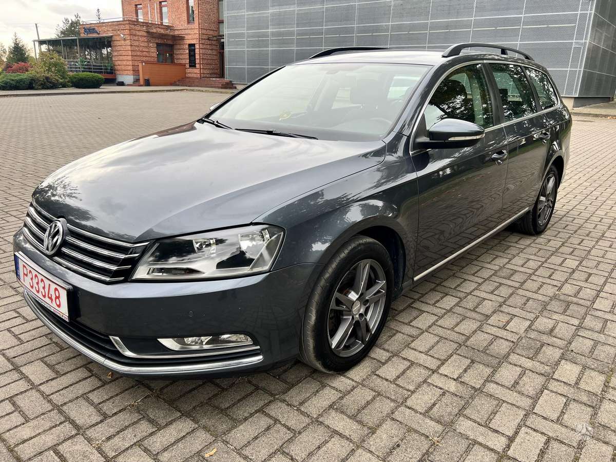 Volkswagen Passat 2014 — rear view