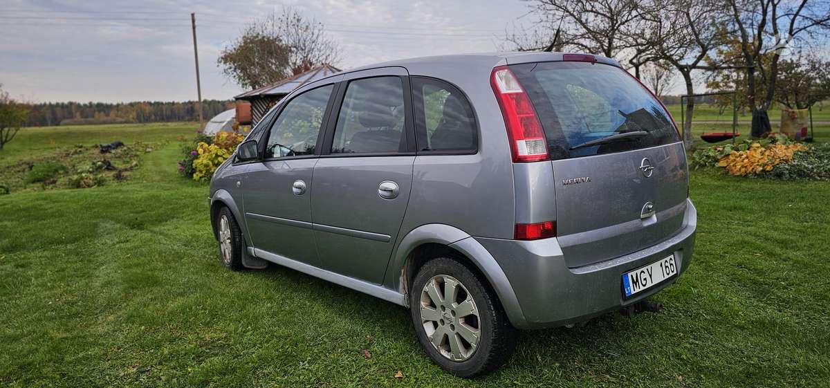 Opel Meriva 2004 — rear view