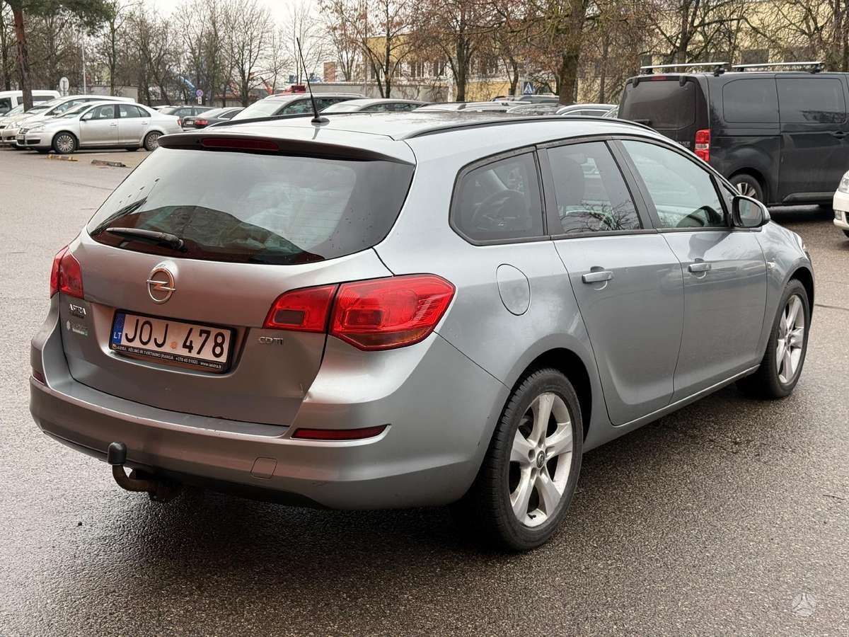 Opel Astra 2011 — engine 1686 cm³, 110 HP (81kW)