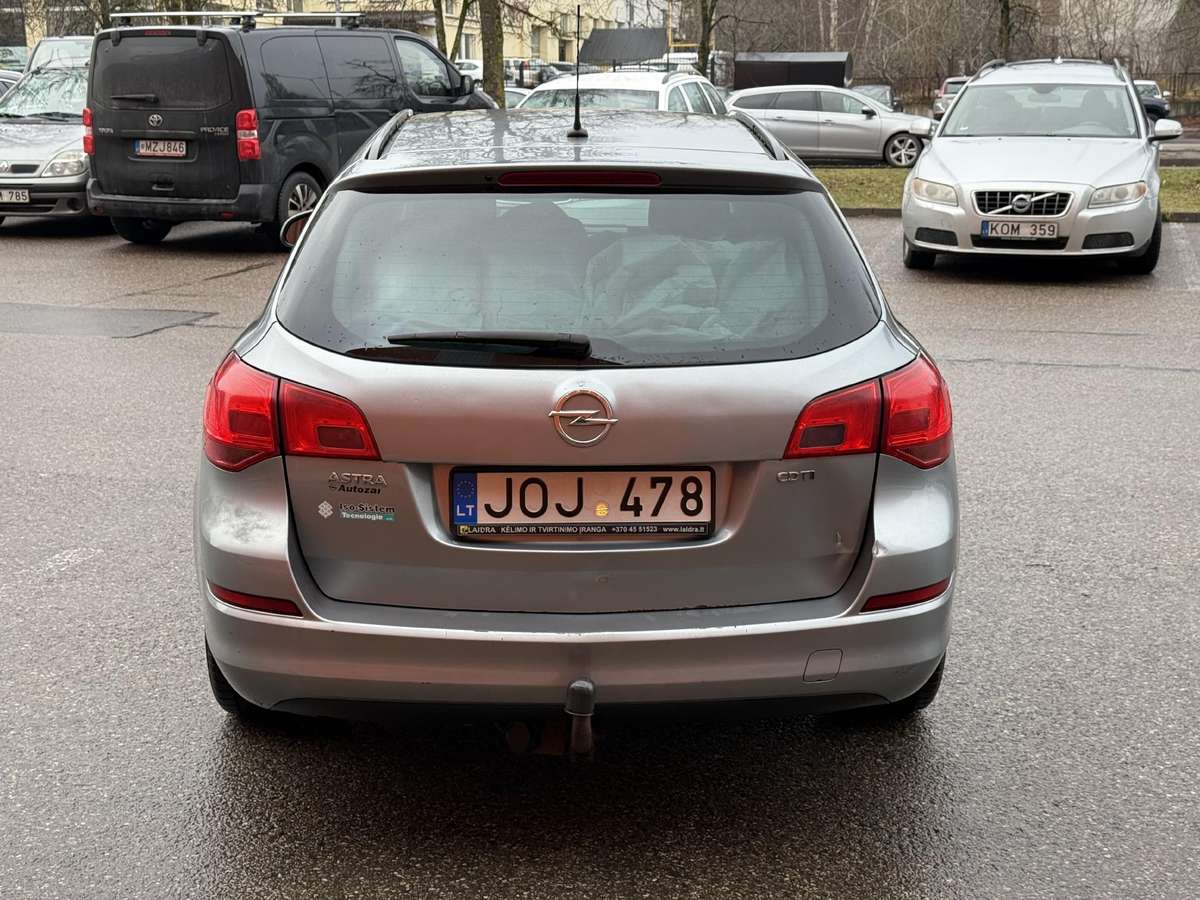 Opel Astra 2011 — photo 5