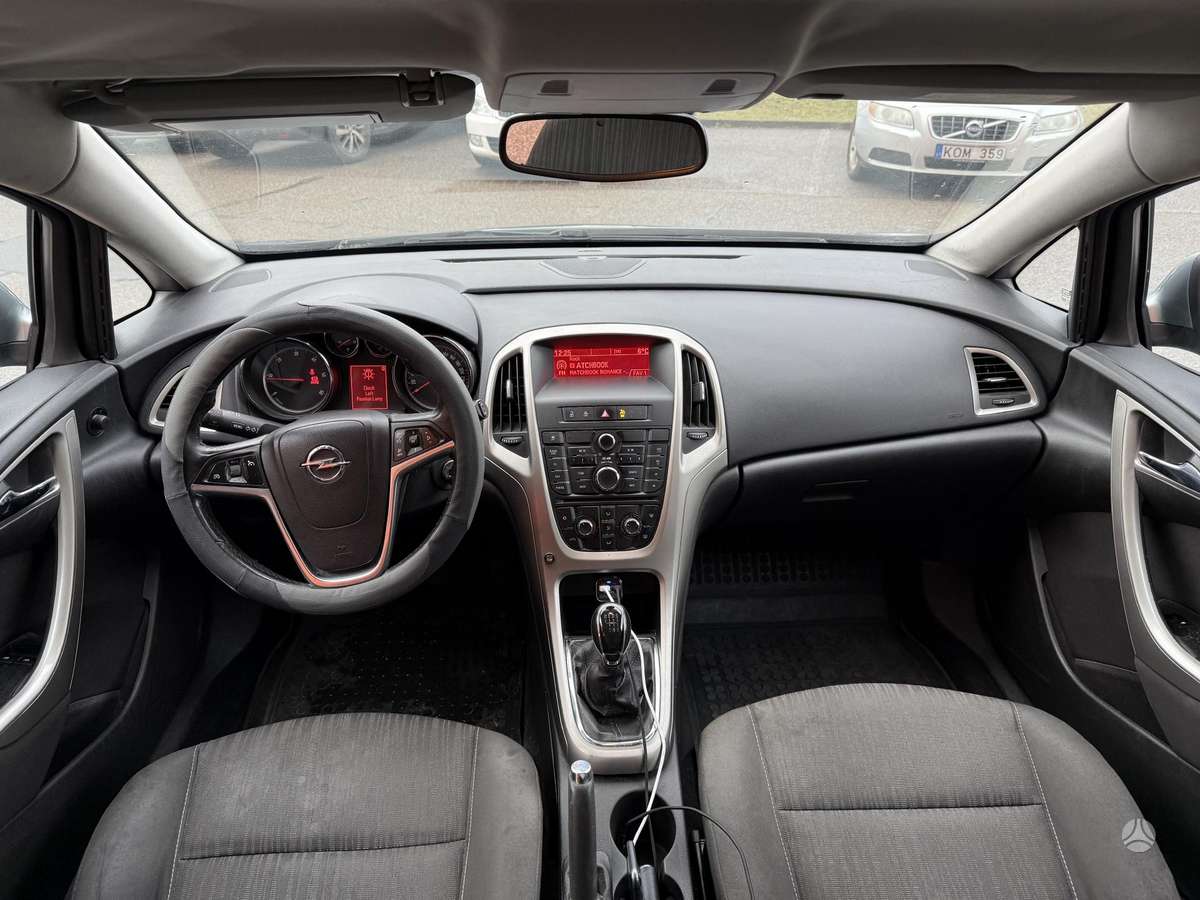 Opel Astra 2011 — photo 7