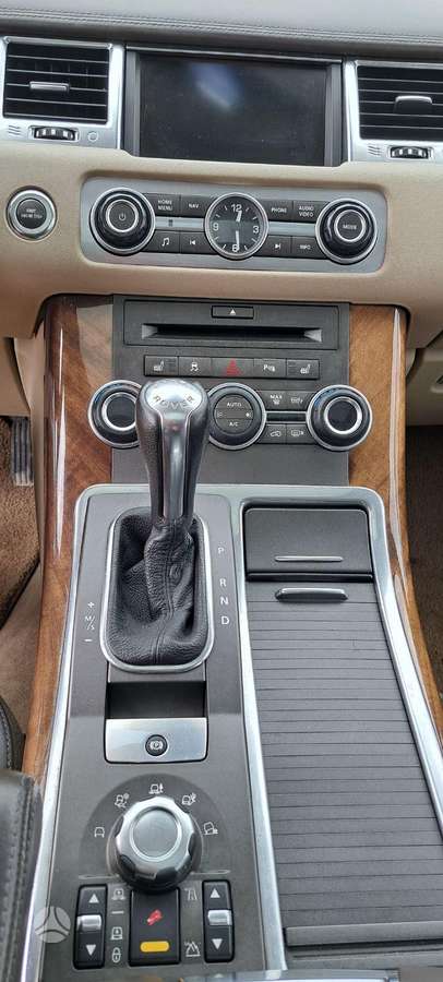 Land Rover 2010 — photo 13